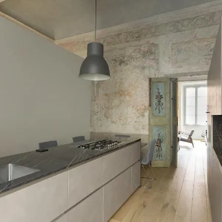 Appartamento Affrescato 180mq In Palazzo Del 600 A